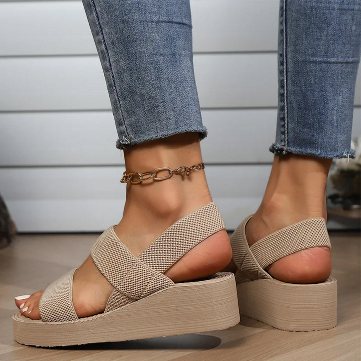 Jonna™ | Farverige Kilesandaler
