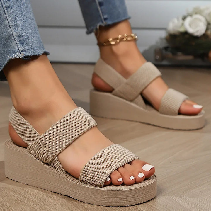 Jonna™ | Farverige Kilesandaler